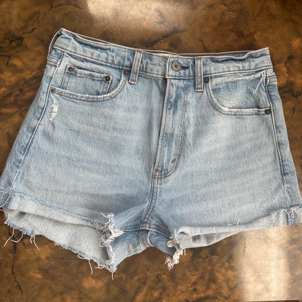 Abercrombie and Fitch, the mom short high-rise